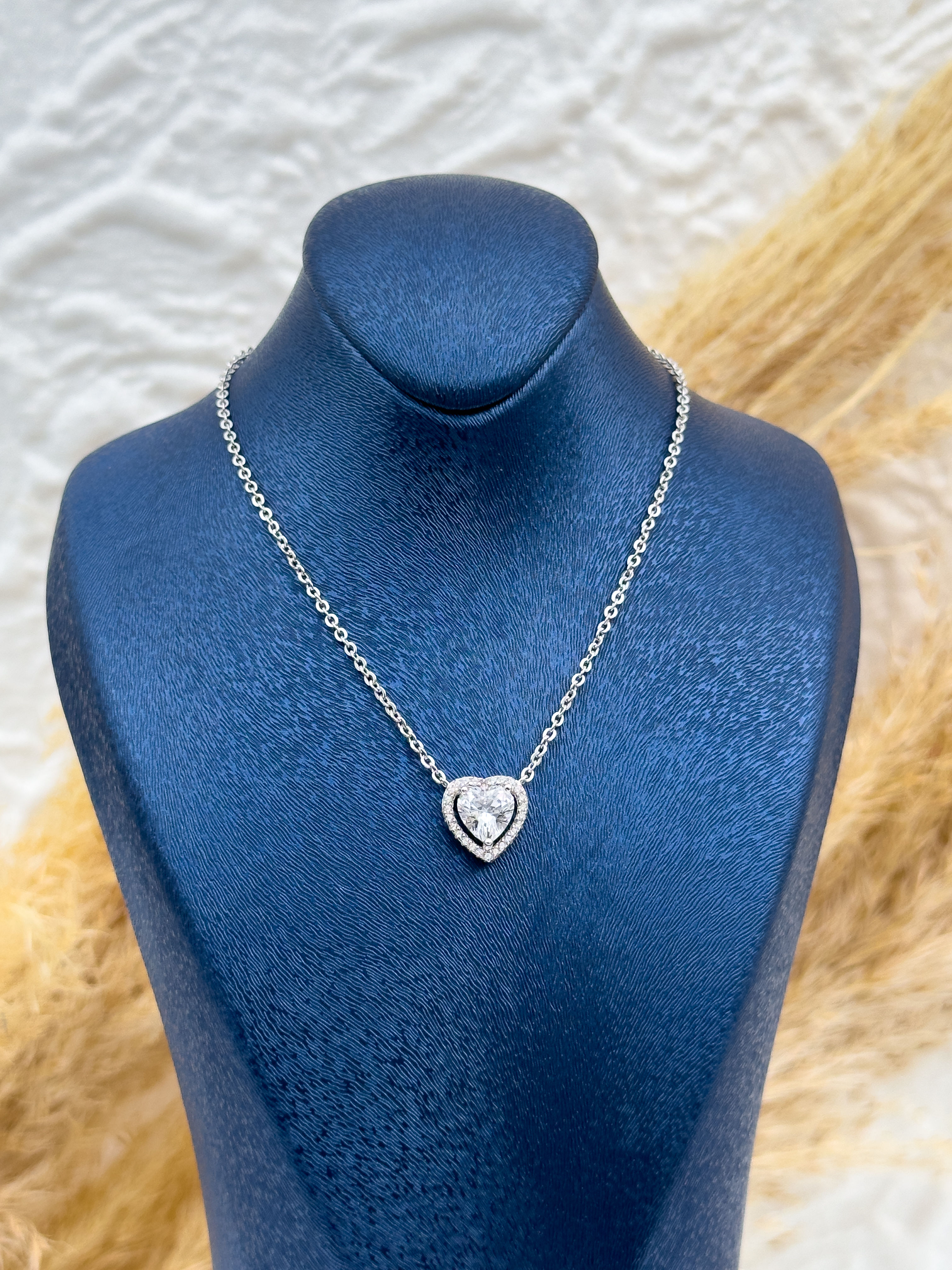 925 Ayar Gümüş Zirkon Taşlı Kalp Figürlü Kadın Kolye – Işıltılı Özel Tasarım Hediyelik